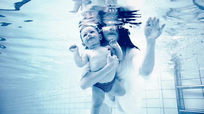 女人，抱着，婴儿，水下，妈妈，怀孕，孕妇，幸福
