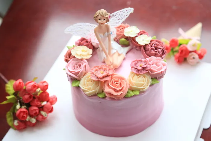 粉色，糖衣，有盖，蛋糕，桌子，仙女，小雕像，装饰蛋糕