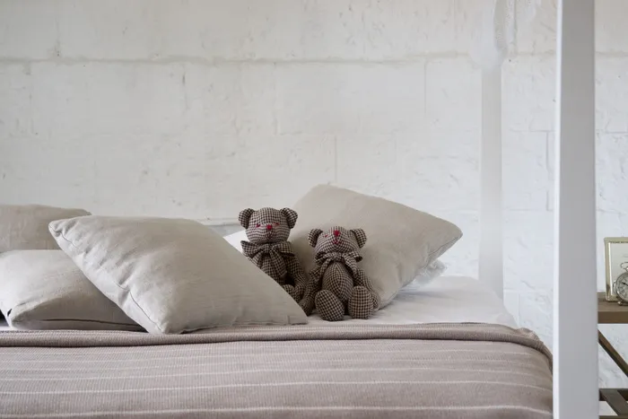 二、灰色、熊、针织、洋娃娃、床、睡眠、床单