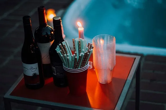 酒精，瓶子，蜡烛，烛光，庆祝，饮料，玻璃杯，吸管