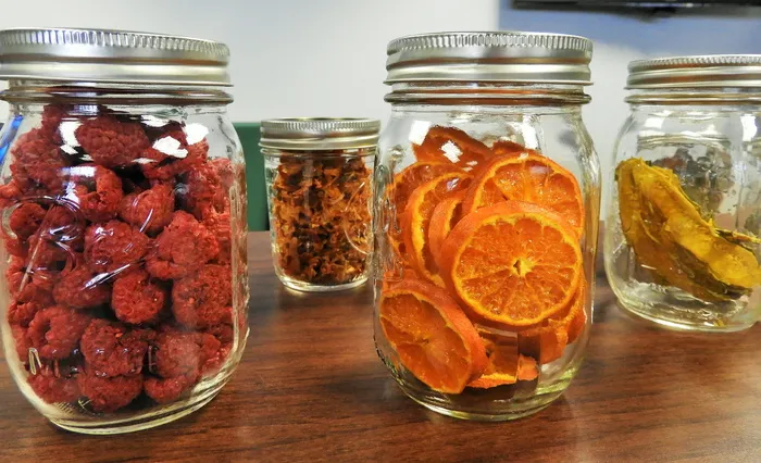 四个，透明玻璃梅森罐，填充，水果，梅森罐，脱水，水果
