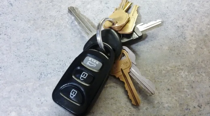 银钥匙，黑色，汽车，钥匙，遥控门锁，钥匙，点火钥匙，遥控门锁