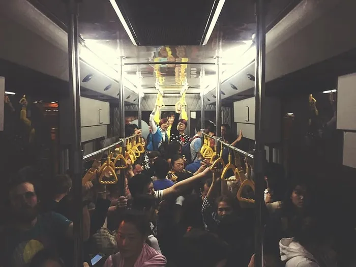 拥挤的，人，火车，交通系统，一群人，真实的人，一大群人，人群