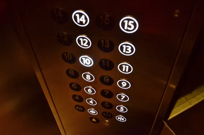 特写摄影、电梯按钮面板、电梯、客梯、电梯按钮、楼层按钮、技术、编号