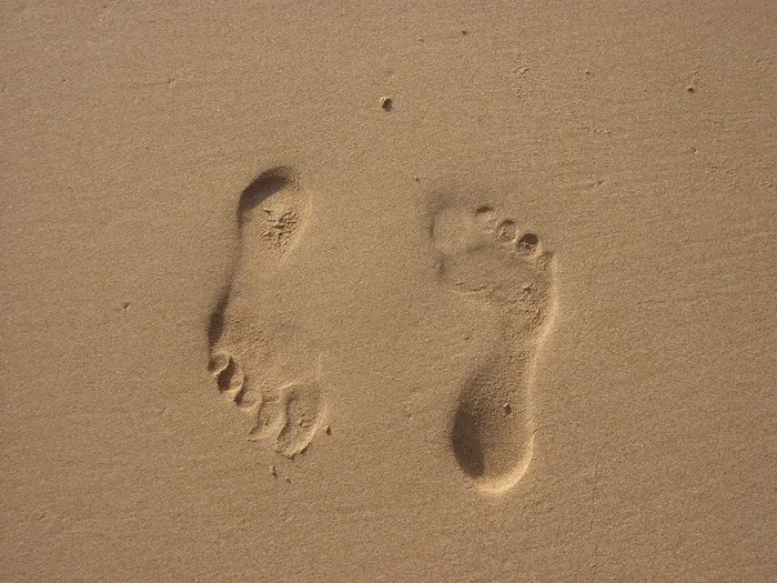 脚印照片，沙滩上的脚印，脚印，脚印，鞋底，假日，痕迹，远去