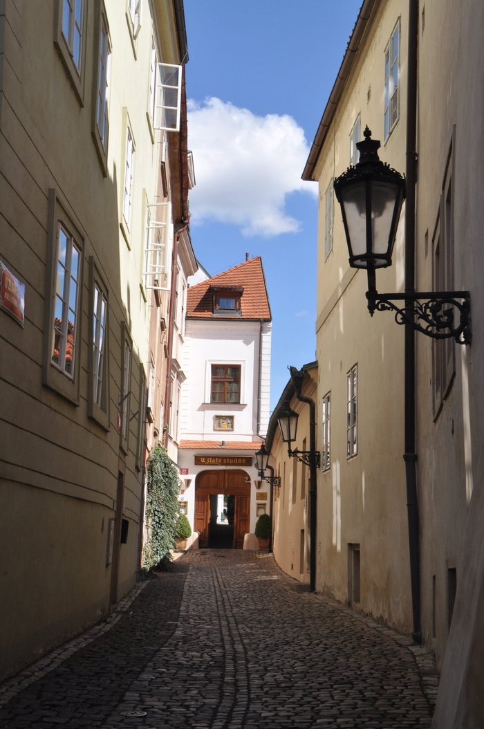 布拉格小巷街道建筑道路城市房子老房子