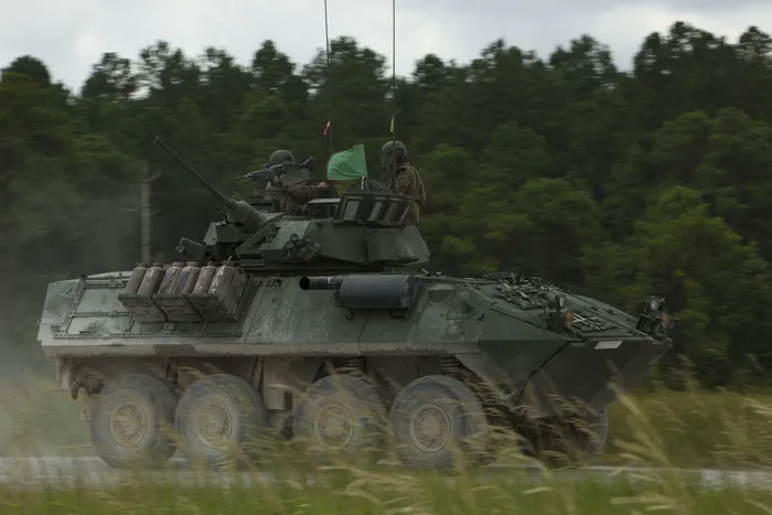 lav-25，装甲车，apc，装甲运兵车，军事，运输，武装部队，运输方式