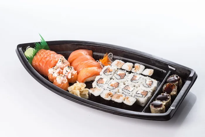 寿司盘，寿司，日本食品，三文鱼，海鲜，食品，食品和饮料，健康饮食