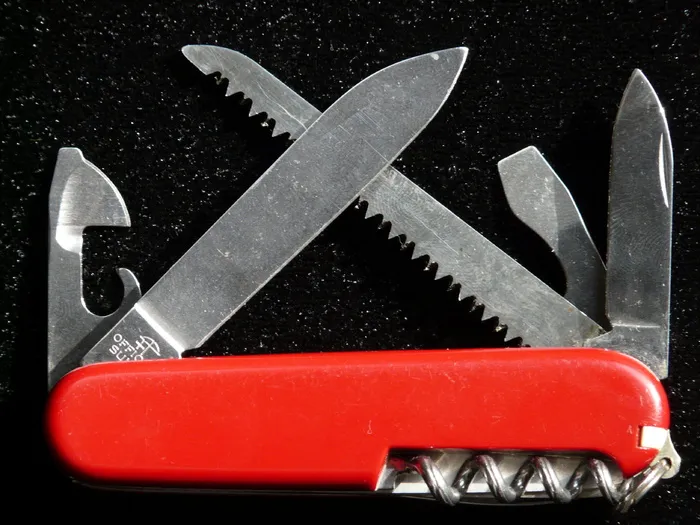红色，银色多功能工具，小刀，小刀，锋利，切割，口袋，工具