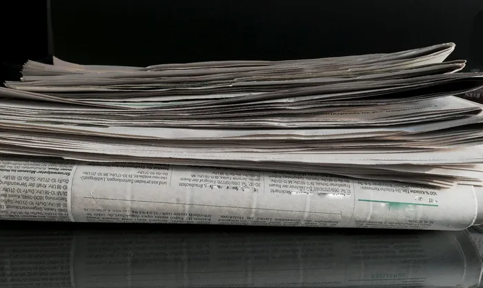 折叠的报纸文章，报纸，文章，新闻，小报，记者，报纸，标题