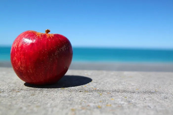 特写摄影，红色，苹果果实，苹果，天空，表面，蓝色，果实