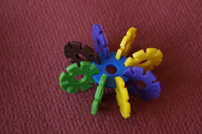 插花，玩具，堆叠游戏，儿童玩具，彩色，游戏，塑料，静物