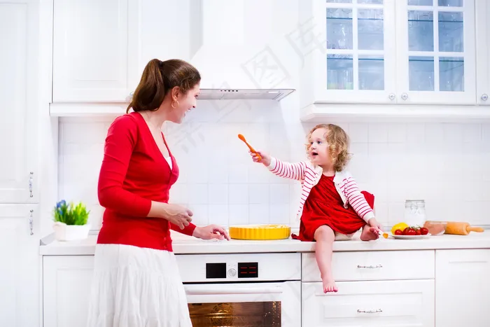 厨师装扮的大人小孩烹饪美食健康家庭情侣亲子素材