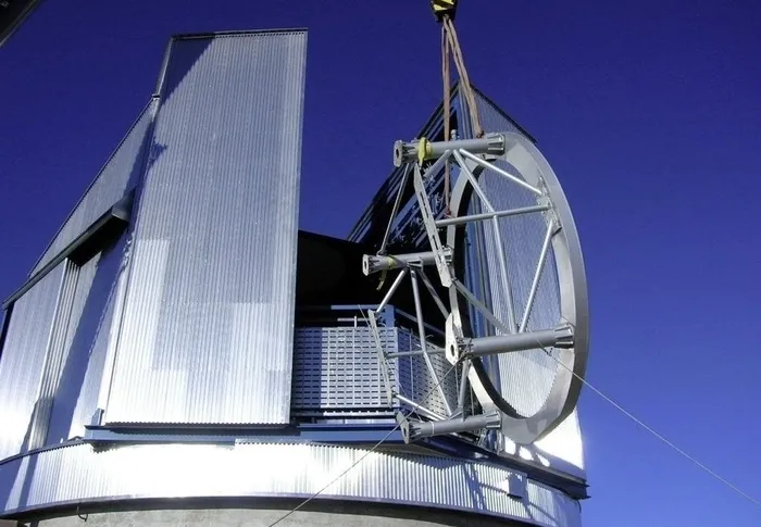 吊装VISTA望远镜的镜面支架图片