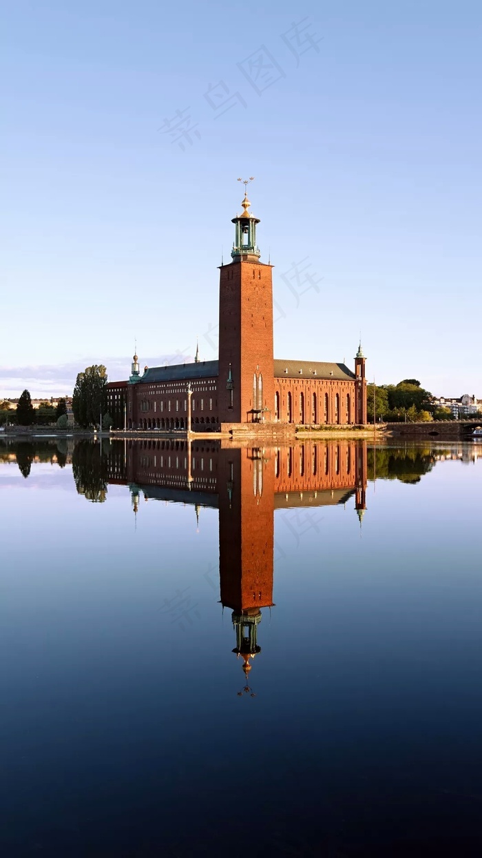 城堡水中倒影风景高清摄影图片