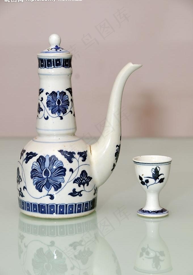 本素材作品名称为陶瓷酒壶,素材编号是524244, 是一张格式为:jpg