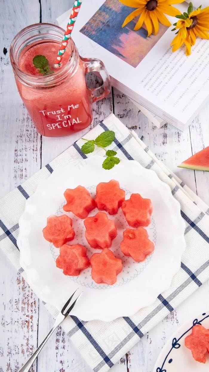 西瓜汁与五角星形状西瓜高清摄影图片