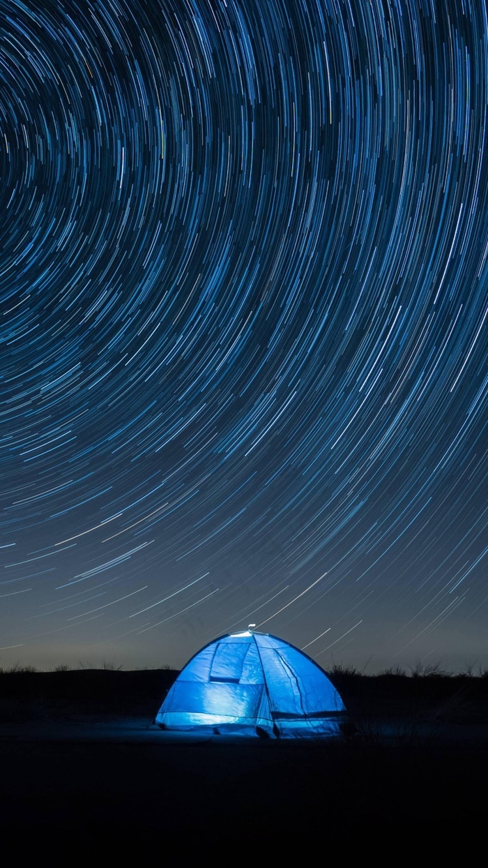 延时拍摄星空下的露营帐篷高清摄影图片