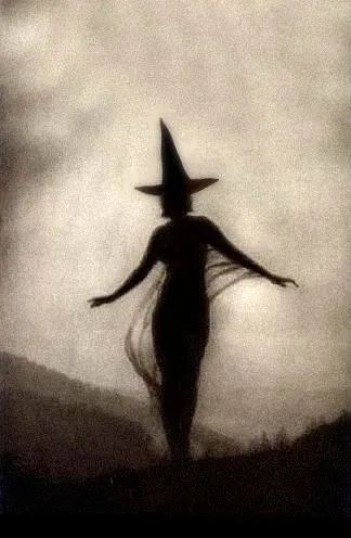 对于所有希望一年365天万圣节的小巫婆和妖精！请访问Halloweenietime.tumblr.com访问我，我会关注！