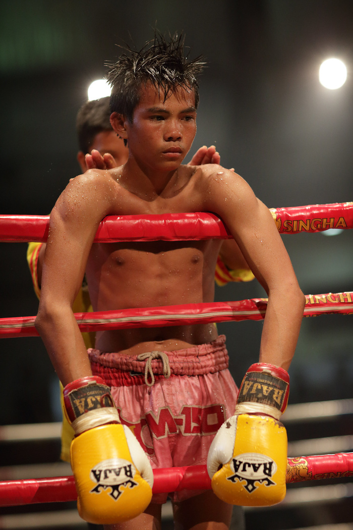 武术散打拳手摔角比赛拳击手轻量级老挝泰拳