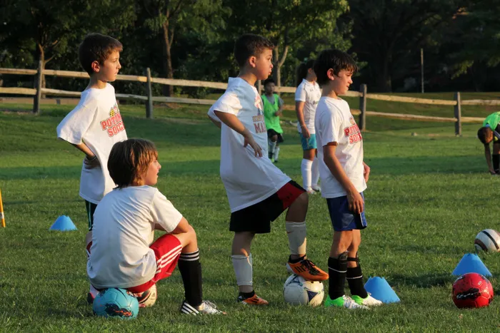 足球运动,飞盘,人物特写,草地滚球,在足球训练营吸取的教训
