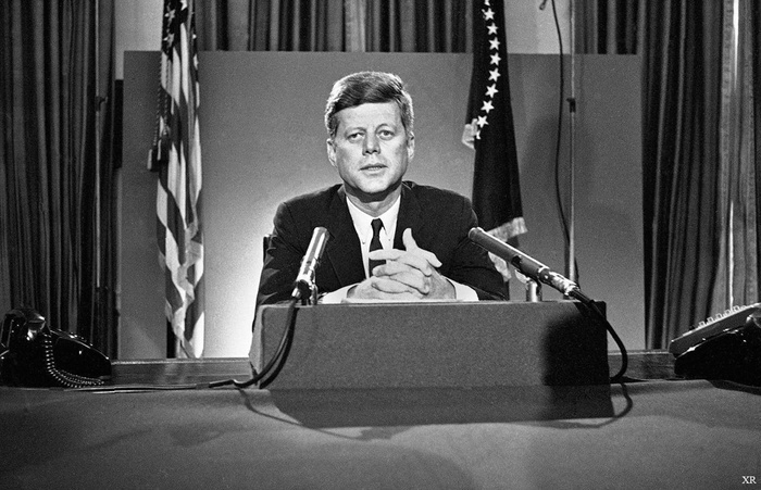 约翰肯尼迪卡通动漫人物人物特写黑白照片雕像1962年肯尼迪国际向全国