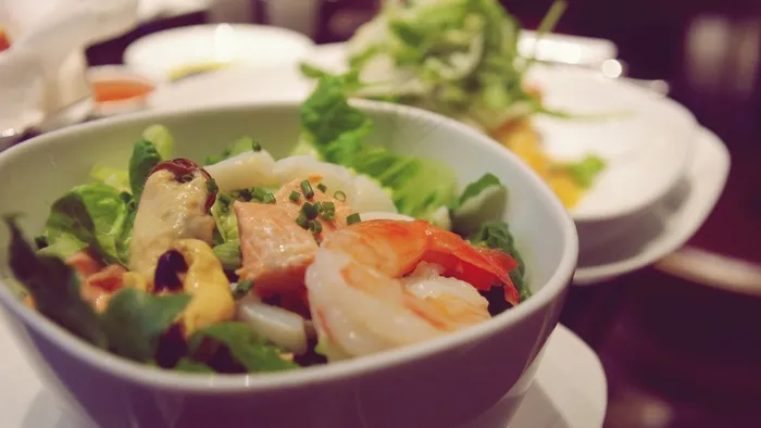 蔬菜沙拉,大拌菜,沙拉,尼斯式色拉,水果沙拉,MO酒吧的海鲜沙拉-地标文华东方酒店