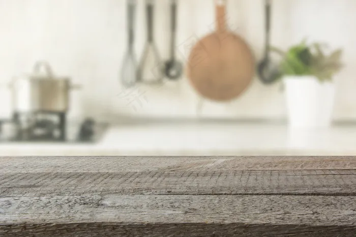 现代厨房配有木制桌面，为您提供空间和展示产品。