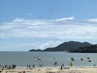 假日海边沙滩
