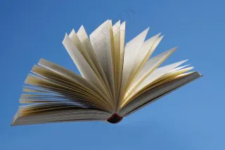 被扔上高空的书籍