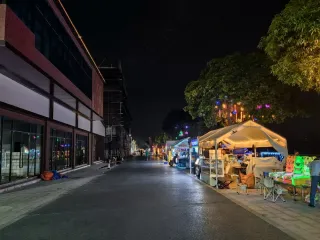夜晚的街景