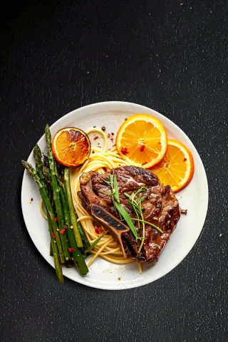 西餐牛排美食摄影图