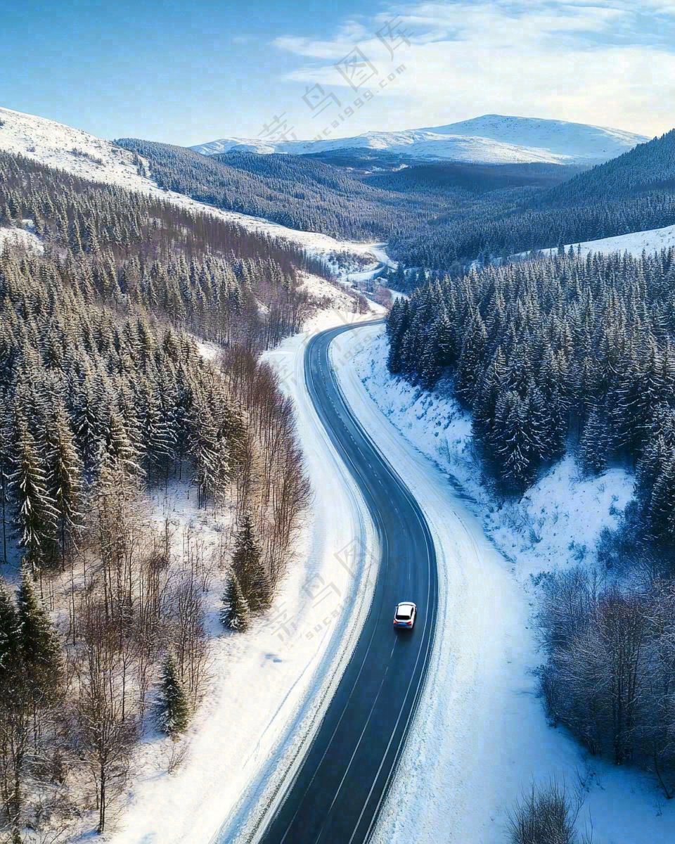 白雪雪山里的公路风景摄影图