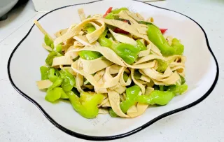青椒炒百叶美食图片