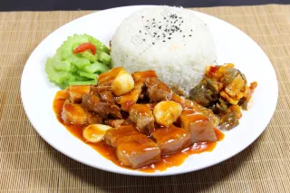 红烧肉盖浇饭美食图片