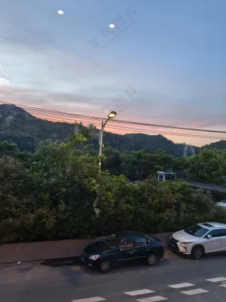 山边的落日