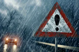 暴雨天气预警摄影图