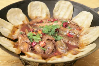 地锅杂鱼美食图片