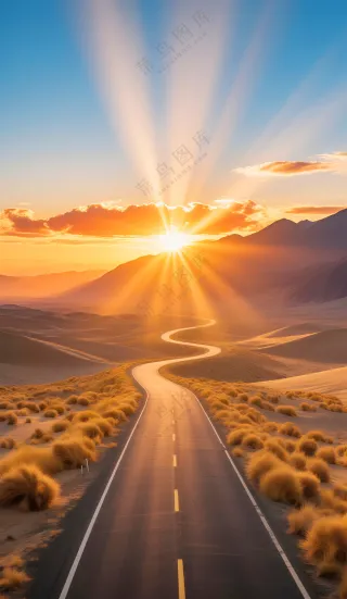 夕阳下的沙漠公路