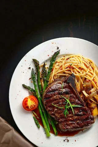 西餐牛排美食摄影图