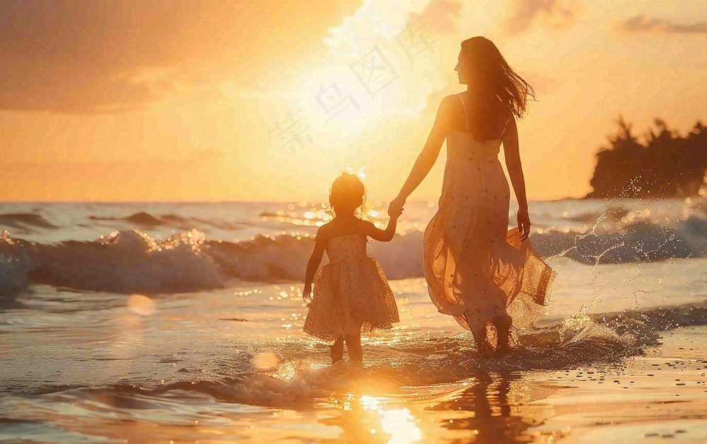 夏日海边沙滩妈妈和孩子散步母亲节温馨摄影图
