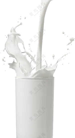 倒满玻璃杯的新鲜牛奶免抠图片素材