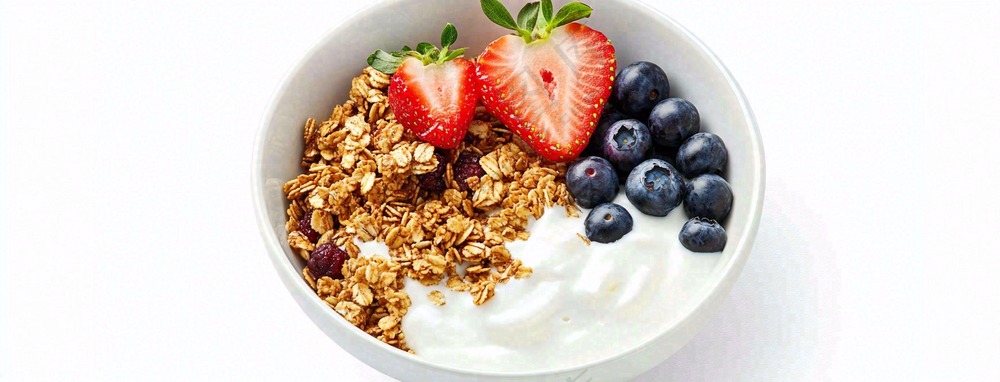 水果燕麦酸奶草莓蓝莓食物饮品摄影图