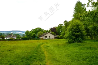 房子与树木草地等绿化风光免抠图片