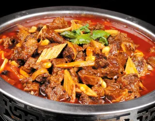 红汤牛肉锅美食图片
