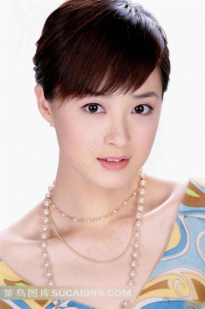 短头发气质美女