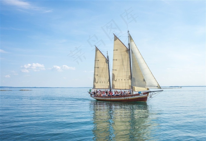 大海帆船風景圖片