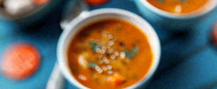 西餐汤类罗宋汤海鲜汤美食餐具摄影图