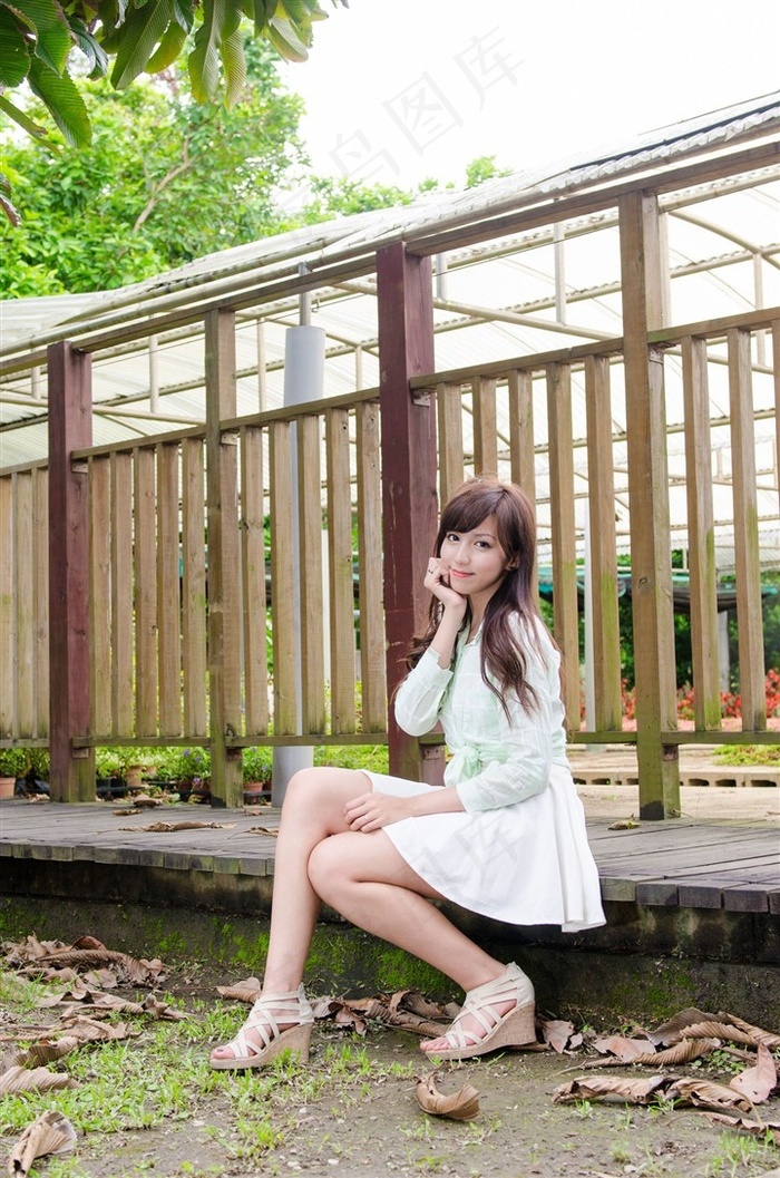 邻家女孩小鸟依人白裙美女冰冰高清图片