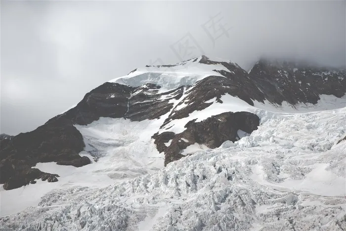 白雪皑皑的冬季图片